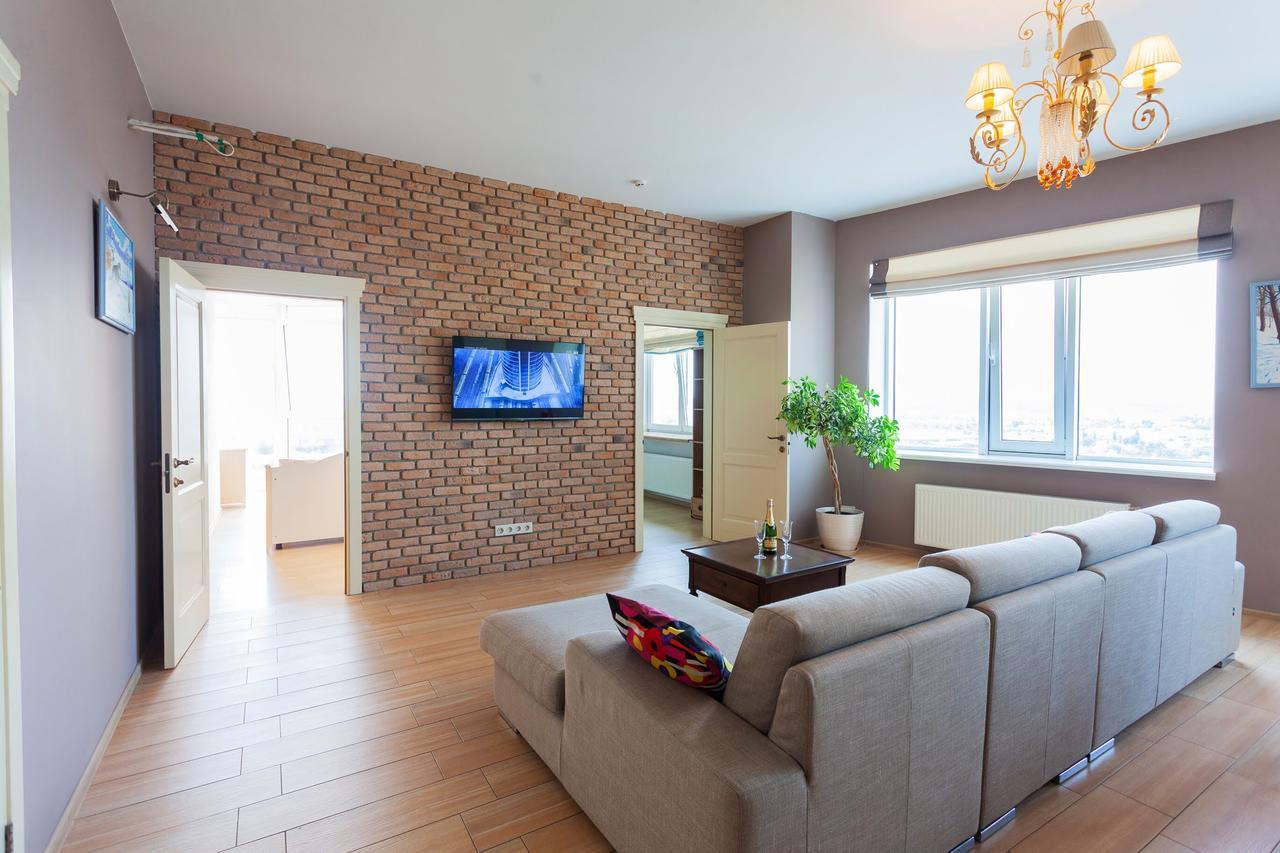 Stylish Views Apartments In The Parasol. Parus .Obolonskaya Embankment Киев Екстериор снимка