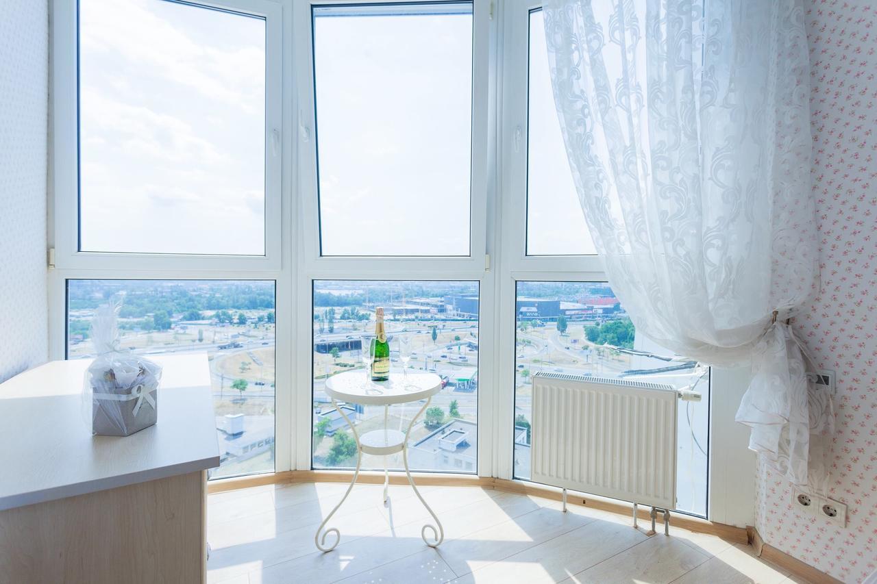 Stylish Views Apartments In The Parasol. Parus .Obolonskaya Embankment Киев Екстериор снимка