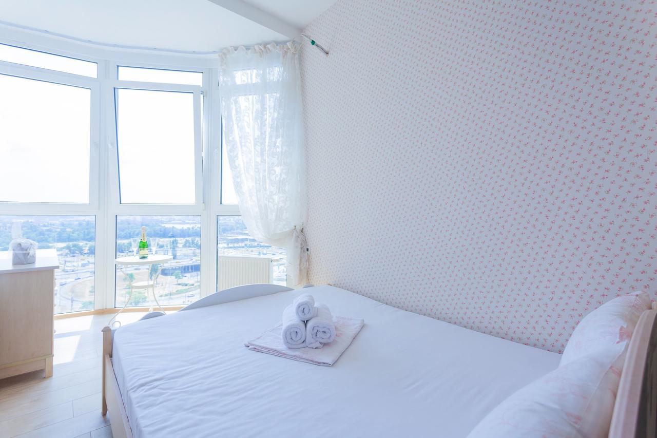 Stylish Views Apartments In The Parasol. Parus .Obolonskaya Embankment Киев Екстериор снимка
